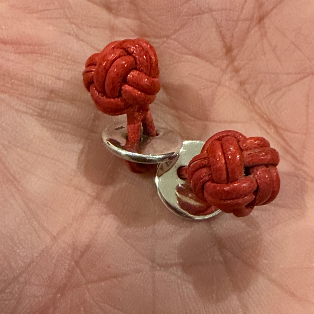 Bottega Veneta Red Leather Knot Cufflinks - Picture 6 of 11